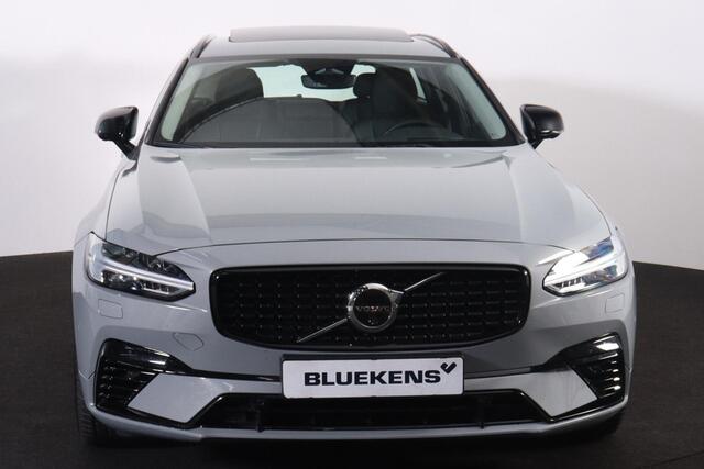 Volvo V90 T8 Recharge AWD Ultra Dark - Panorama/schuifdak - IntelliSafe Assist & Surround - 360º Camera - Harman/Kardon audio - Adaptieve LED koplampen - Verwarmde voorstoelen, stuur & achterbank - Parkeersensoren voor & achter - Elektr. bedienb. voorstoelen met ge