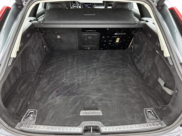 Volvo V90 D4 190PK Automaat Momentum / Navigatie / Adap-cruise / park-assist / Memory sportseats / leder int. / Trekhaak / 18" Lmv / Apk 04-2026