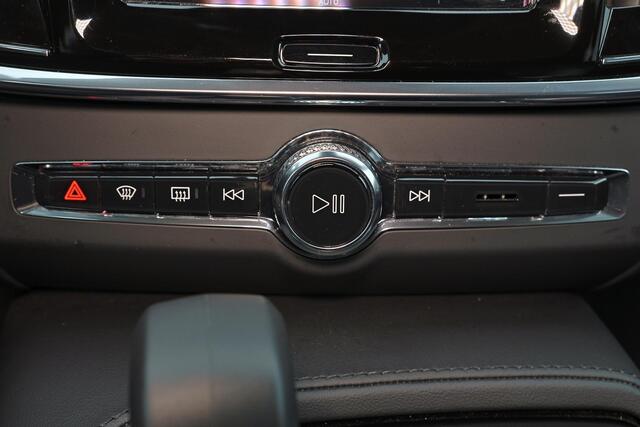 Volvo V90 T6 Recharge AWD Plus Dark - IntelliSafe Assist & Surround - 360º Camera - Harman/Kardon audio - Adaptieve LED koplampen - Verwarmde voorstoelen, stuur & achterbank - Parkeersensoren voor & achter - Elektr. bedienb. voorstoelen met geheugen - Extra getint 