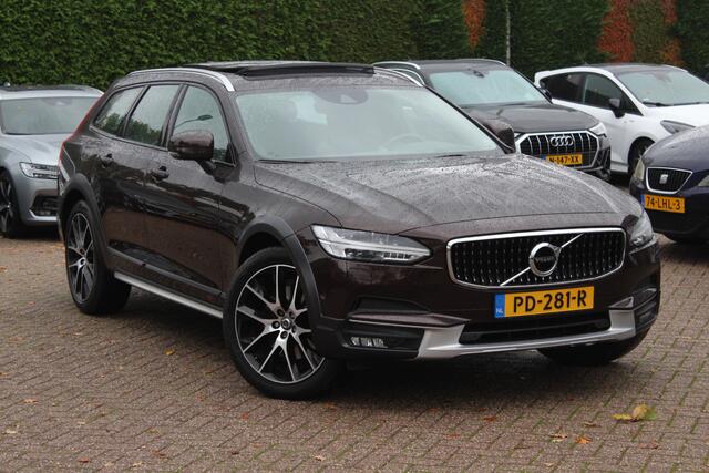 Volvo V90 Cross Country 2.0 D5 Pro / Trekhaak / Panoramadak / Camera / Head-up / Bowers en Wilkens / Luchtvering / 20'' / Keyless / Standverwarming / Stuurverwarming / Dodehoek / Stoelverwarming / ACC