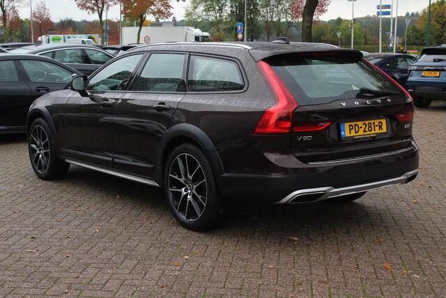 Volvo V90 Cross Country 2.0 D5 Pro / Trekhaak / Panoramadak / Camera / Head-up / Bowers en Wilkens / Luchtvering / 20'' / Keyless / Standverwarming / Stuurverwarming / Dodehoek / Stoelverwarming / ACC