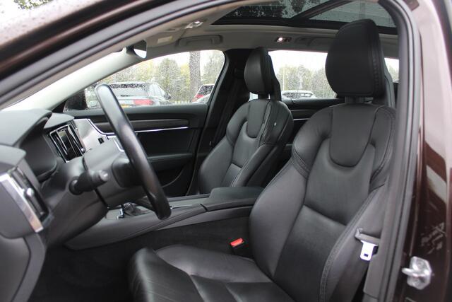 Volvo V90 Cross Country 2.0 D5 Pro / Trekhaak / Panoramadak / Camera / Head-up / Bowers en Wilkens / Luchtvering / 20'' / Keyless / Standverwarming / Stuurverwarming / Dodehoek / Stoelverwarming / ACC