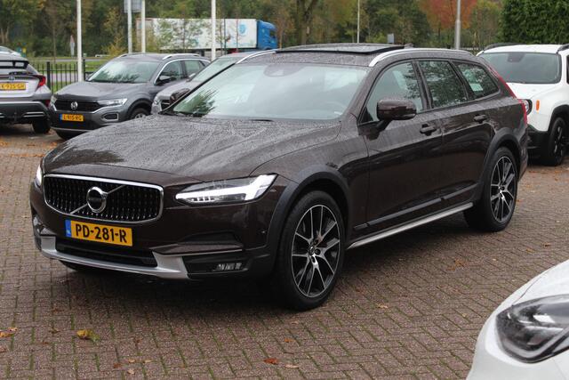 Volvo V90 Cross Country 2.0 D5 Pro / Trekhaak / Panoramadak / Camera / Head-up / Bowers en Wilkens / Luchtvering / 20'' / Keyless / Standverwarming / Stuurverwarming / Dodehoek / Stoelverwarming / ACC