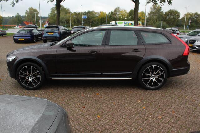 Volvo V90 Cross Country 2.0 D5 Pro / Trekhaak / Panoramadak / Camera / Head-up / Bowers en Wilkens / Luchtvering / 20'' / Keyless / Standverwarming / Stuurverwarming / Dodehoek / Stoelverwarming / ACC