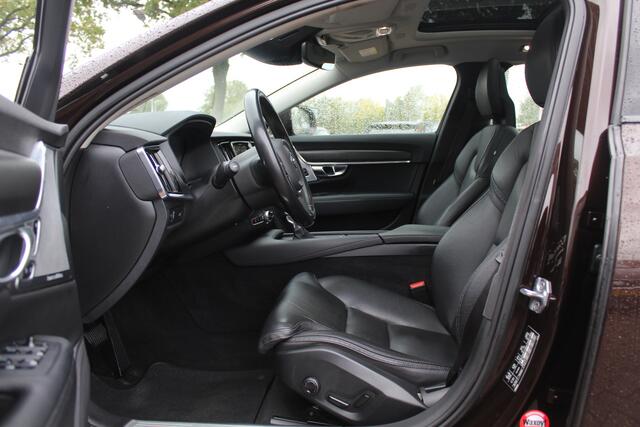 Volvo V90 Cross Country 2.0 D5 Pro / Trekhaak / Panoramadak / Camera / Head-up / Bowers en Wilkens / Luchtvering / 20'' / Keyless / Standverwarming / Stuurverwarming / Dodehoek / Stoelverwarming / ACC