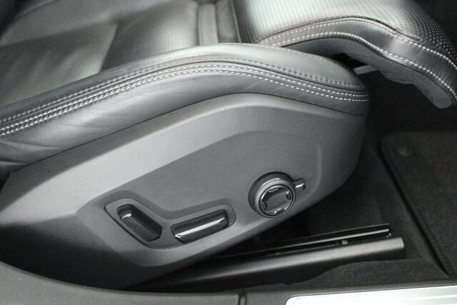 Volvo V90 Cross Country 2.0 B5 250pk AWD Pro Trekhaak Camera B&W Audio Leder Geventileerde Stoelen HUD Panoramadak