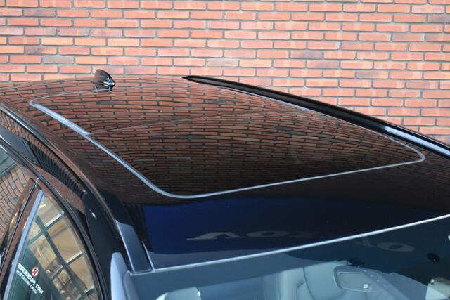 Volvo V90 T8 455PK Plug-in hybrid AWD Ultra Dark | 360 Camera | Trekhaak | All-Season | Gelamineerd Glas |