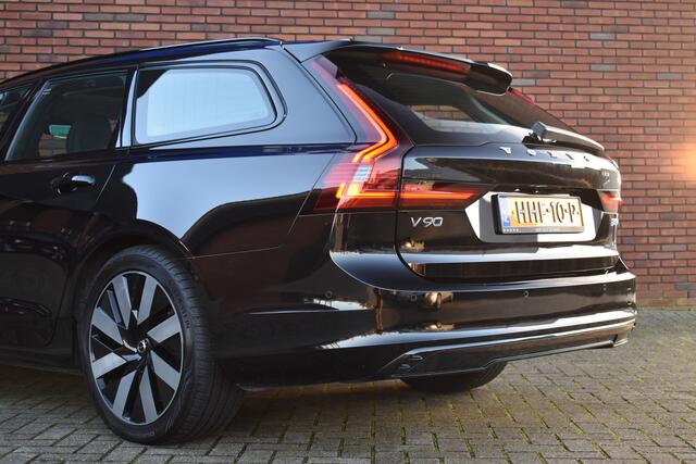 Volvo V90 T8 455PK Plug-in hybrid AWD Ultra Dark | 360 Camera | Trekhaak | All-Season | Gelamineerd Glas |