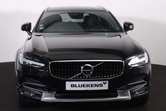 Volvo V90 Cross Country T5 AWD Pro - IntelliSafe Assist & Surround - 360º Camera - Harman/Kardon audio - Adaptieve LED koplampen - Verwarmde voorstoelen, stuur & achterbank - Parkeersensoren voor & achter - Elektr. bedienb. voorstoelen met geheugen - Nappa Lederen 