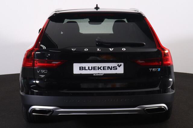 Volvo V90 Cross Country T5 AWD Pro - IntelliSafe Assist & Surround - 360º Camera - Harman/Kardon audio - Adaptieve LED koplampen - Verwarmde voorstoelen, stuur & achterbank - Parkeersensoren voor & achter - Elektr. bedienb. voorstoelen met geheugen - Nappa Lederen 