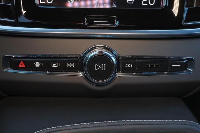 Volvo V90 Cross Country T5 AWD Pro - IntelliSafe Assist & Surround - 360º Camera - Harman/Kardon audio - Adaptieve LED koplampen - Verwarmde voorstoelen, stuur & achterbank - Parkeersensoren voor & achter - Elektr. bedienb. voorstoelen met geheugen - Nappa Lederen 