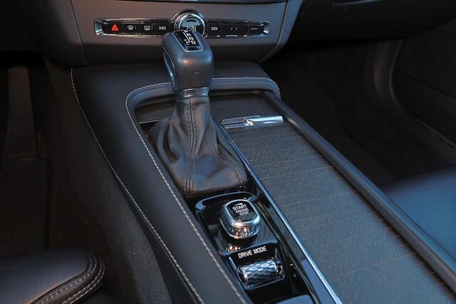 Volvo V90 Cross Country T5 AWD Pro - IntelliSafe Assist & Surround - 360º Camera - Harman/Kardon audio - Adaptieve LED koplampen - Verwarmde voorstoelen, stuur & achterbank - Parkeersensoren voor & achter - Elektr. bedienb. voorstoelen met geheugen - Nappa Lederen 