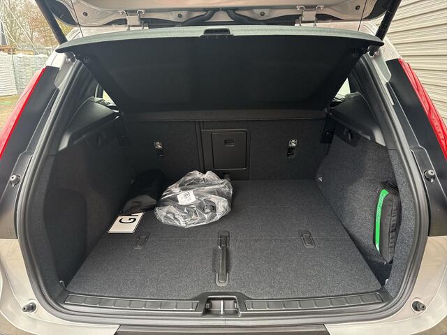 Volvo XC40 Single Motor Extended Range Plus 82 kWh / uit voorraad leverbaar / Speciale showroom aanbieding / ¤ 7392 voordeel /