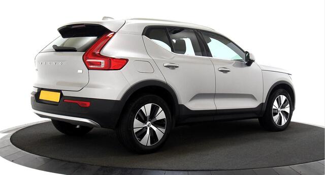 Volvo XC40 1.5 T5 Recharge 193kW/262pk DCT7 FACELIFT! Core Bright CLIMA + CRUISE + FULL LED HIGH BEAM + NAVI SENSUS + LANE ASSIST + SPORTSTOELEN + KEYLESS ENTRY&GO + CAMERA + MISTLAMPEN VOOR + PARKSENSOREN + 18" LM-VELGEN!!