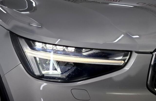 Volvo XC40 1.5 T5 Recharge 193kW/262pk DCT7 FACELIFT! Core Bright CLIMA + CRUISE + FULL LED HIGH BEAM + NAVI SENSUS + LANE ASSIST + SPORTSTOELEN + KEYLESS ENTRY&GO + CAMERA + MISTLAMPEN VOOR + PARKSENSOREN + 18" LM-VELGEN!!