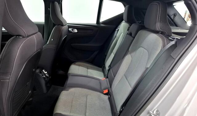 Volvo XC40 1.5 T5 Recharge 193kW/262pk DCT7 FACELIFT! Core Bright CLIMA + CRUISE + FULL LED HIGH BEAM + NAVI SENSUS + LANE ASSIST + SPORTSTOELEN + KEYLESS ENTRY&GO + CAMERA + MISTLAMPEN VOOR + PARKSENSOREN + 18" LM-VELGEN!!