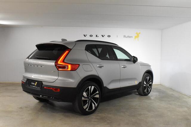 Volvo XC40 B4 211PK Automaat Plus Dark / Lighting Pack / Pixel led / 20'' Velgen / Donker getint glas
