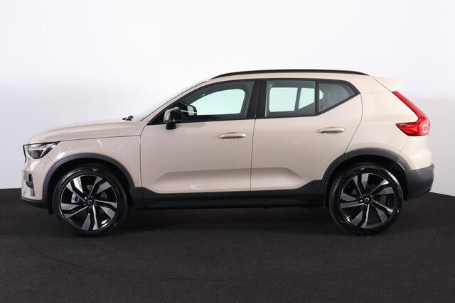 Volvo XC40 B4 Plus Dark - IntelliSafe Assist & Surround - Harman/Kardon audio - Parkeercamera achter - Verwarmde voorstoelen & stuur - Parkeersensoren voor & achter - Elektr. bedienb. voorstoelen met geheugen links - Draadloze tel. lader - 20' LMV
