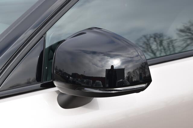 Volvo XC40 Twin 408PK AWD Plus 82 kWh | Trekhaak | ACC | Elektr. stoel | Camera | Stuurverwarming | 19"LMV