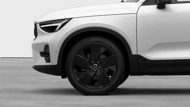 Volvo XC40 B4 Plus Black Edition | Elektr. Panoramadak | 360º Camera | 20" LM velgen | Extra getint glas | Geheugen best. stoel | Harman Kardon | Keyless entry