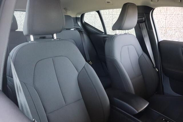Volvo XC40 1.5 T4 Rech I Geen Import I R-Design I Airco I LED