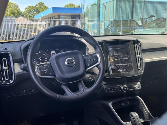 Volvo XC40 2.0 T4 Momentum Adapt. Cruise l Apple CarPlay l Camera l Dealer OH