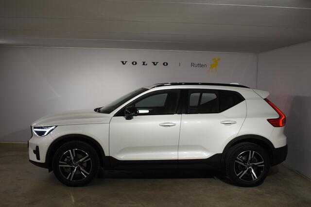 Volvo XC40 B4 211PK Automaat Plus Dark / Adaptieve Cruisecontrol / Parkeersensoren / Stoelverwarming / Stuurverwarming / Elektrische Stoelen / Trekhaak /
