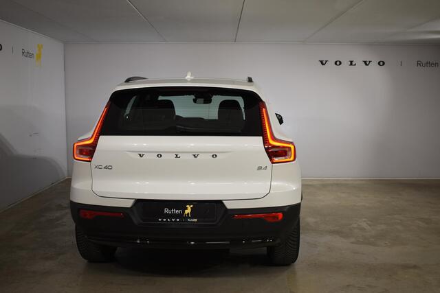 Volvo XC40 B4 211PK Automaat Plus Dark / Adaptieve Cruisecontrol / Parkeersensoren / Stoelverwarming / Stuurverwarming / Elektrische Stoelen / Trekhaak /
