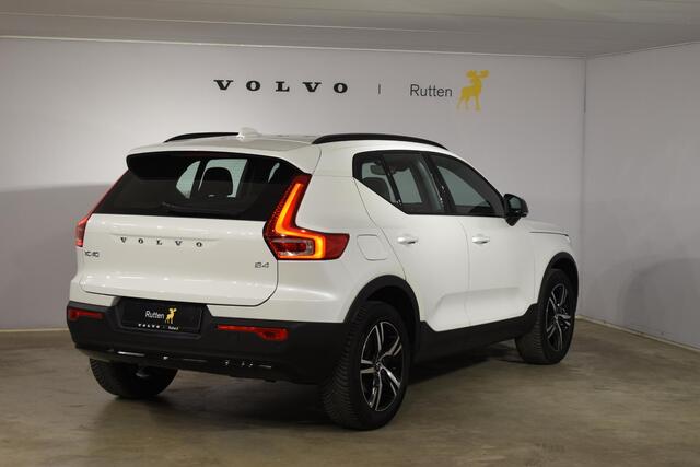 Volvo XC40 B4 211PK Automaat Plus Dark / Adaptieve Cruisecontrol / Parkeersensoren / Stoelverwarming / Stuurverwarming / Elektrische Stoelen / Trekhaak /