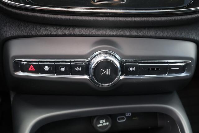 Volvo XC40 Recharge Twin Ultimate 78 kWh - Panorama/schuifdak - IntelliSafe Assist & Surround - 360º Camera - Harman/Kardon audio - Verwarmde voorstoelen, stuur & achterbank - Parkeersensoren voor & achter - Elektr. bedienb. voorstoelen met geheugen links - Draadloz