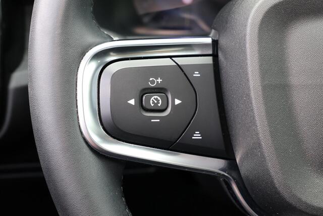 Volvo XC40 Recharge Twin Ultimate 78 kWh - Panorama/schuifdak - IntelliSafe Assist & Surround - 360º Camera - Harman/Kardon audio - Verwarmde voorstoelen, stuur & achterbank - Parkeersensoren voor & achter - Elektr. bedienb. voorstoelen met geheugen links - Draadloz