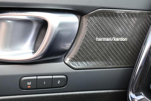 Volvo XC40 Recharge Twin Ultimate 78 kWh - Panorama/schuifdak - IntelliSafe Assist & Surround - 360º Camera - Harman/Kardon audio - Verwarmde voorstoelen, stuur & achterbank - Parkeersensoren voor & achter - Elektr. bedienb. voorstoelen met geheugen links - Draadloz