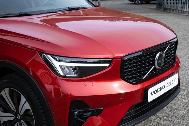 Volvo XC40 T4 Automaat Recharge R-Design | Trekhaak | Panoramdak| Electrisch bedienbare voorstoelen | Elektrische achterklep | Dodehoekdetectie | Adaptive cruise control| HarmanKardon Audio installatie | Verwarmbare voorstoelen | verwarmbaar stuurwiel | Keyless entr