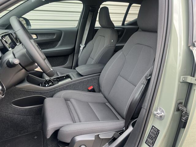 Volvo XC40 Single Motor Plus 69 kWh / Stoel- en stuurverwarming / Achteruitrijcamera / Elektrische achterklep /