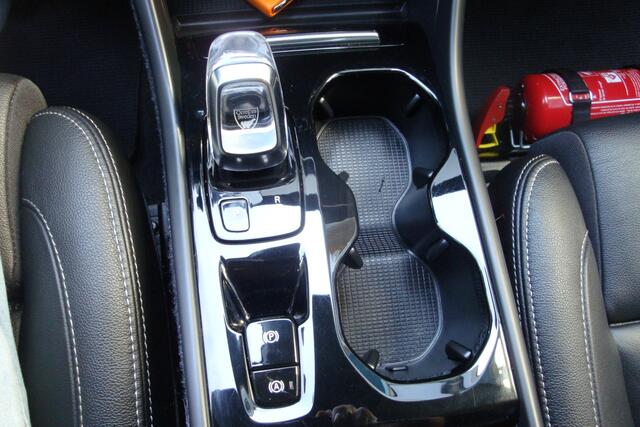 Volvo XC40 1.5 T5 Recharge R-Design-PHEV