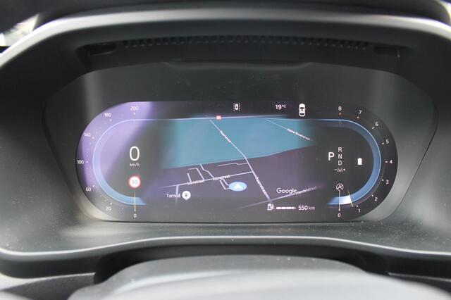 Volvo XC40 B3 177PK Automaat Core Google infotainment / Draadloos telefoon opladen / Elektrisch bedienbare bestuurdersstoel met geheugen / Adaptieve Cruise Control