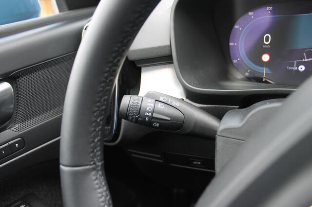 Volvo XC40 B3 177PK Automaat Core Google infotainment / Draadloos telefoon opladen / Elektrisch bedienbare bestuurdersstoel met geheugen / Adaptieve Cruise Control