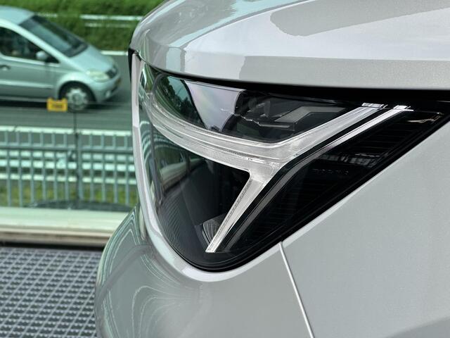 Volvo XC40 2.0 B4 Plus Black Edition Mild hybrid, Automaat, Leder/nubuck bekleding, Stoelverwarming, Stuurverwarming, 20 inch wielen