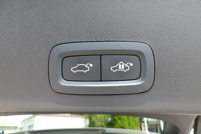 Volvo XC40 1.5 T4 Recharge R-Design FACELIFT! ADAPTIEVE CRUISE, MEMORY SEAT, HARMAN/KARDON, STOELVERWARMING, CLIMA, NAVI, ELEK. ACHTERKLEP, 9.673KM