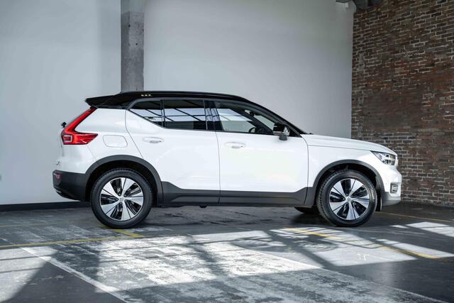 Volvo XC40 T5 Recharge R-Design | Panoramadak | 360° Parkeercamera | Parkeersensoren voor + achter | Harman kardon premium audio | Stoelverwarming | Electrische bedienbare voorstoelen | LED koplampen | Navigatie |