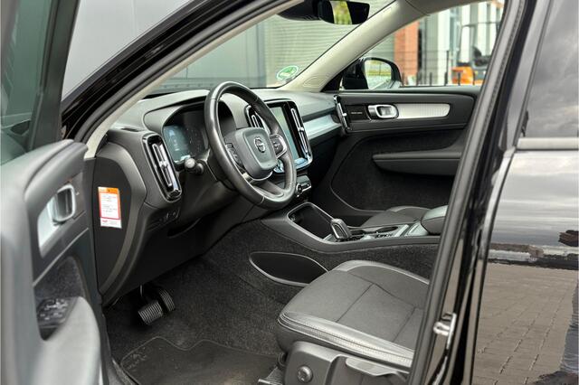 Volvo XC40 1.5 T3 Momentum Pro 164pk - Camera - ACC - Pano - Trekhaak - Carplay - Harman Kardon - Rijklaar