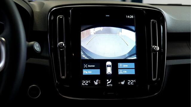 Volvo XC40 1.5 T4 Plug-in Hybrid 155kW/211pk DCT7 Ultimate FACELIFT! PANORAMADAK + HARMAN/KARDON + ADAPT.CRUISE + PILOT ASSIST + NAVI SENSUS + BLIS + LANE ASSIST + EL.STOELEN + STOEL-&STUURVERWARMING + CAMERA + KEYLESS + PARKSENSOREN V&A + 19" LM-VELGEN!!