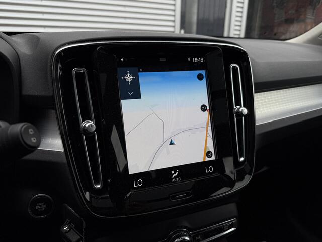 Volvo XC40 1.5 T4 Recharge 155kW/211pk DCT7 Inscription Exp. PANORAMADAK + ADAPT.CRUISE + PILOT ASSIST + EL.TREKHAAK + CAMERA + NAVI SENSUS + KEYLESS ENTRY&GO + HIGH PERF. LED + PARKSENSOREN + 18" LM-VELGEN!!