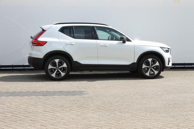 Volvo XC40 B3 177PK Automaat Plus Dark Google infotainment / Draadloos telefoon opladen / Elektrisch bedienbare bestuurdersstoel met geheugen / Adaptieve Cruise Control