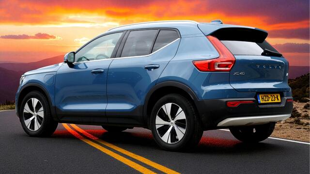 Volvo XC40 1.5 T4 Plug-in Hybrid 155kW/211pk DCT7 Inscription Exp. FACELIFT! CLIMA + ADAPT.CRUISE + BLIS + NAVI SENSUS + LANE ASSIST + SPORTSTOELEN + KEYLESS ENTRY&GO + EL.ACHTERKLEP + CAMERA + PD-GLASS + PARKSENSOREN V&A + 18" LM-VELGEN!!