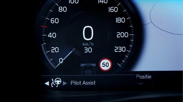 Volvo XC40 1.5 T4 Plug-in Hybrid 155kW/211pk DCT7 Inscription Exp. FACELIFT! CLIMA + ADAPT.CRUISE + BLIS + NAVI SENSUS + LANE ASSIST + SPORTSTOELEN + KEYLESS ENTRY&GO + EL.ACHTERKLEP + CAMERA + PD-GLASS + PARKSENSOREN V&A + 18" LM-VELGEN!!