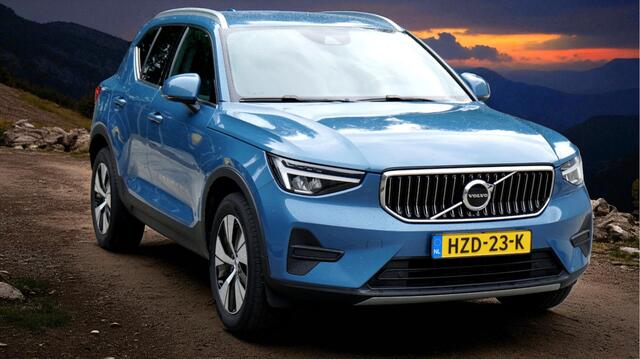 Volvo XC40 1.5 T4 Plug-in Hybrid 155kW/211pk DCT7 Inscription Exp. FACELIFT! CLIMA + ADAPT.CRUISE + BLIS + NAVI SENSUS + LANE ASSIST + SPORTSTOELEN + KEYLESS ENTRY&GO + EL.ACHTERKLEP + CAMERA + PD-GLASS + PARKSENSOREN V&A + 18" LM-VELGEN!!