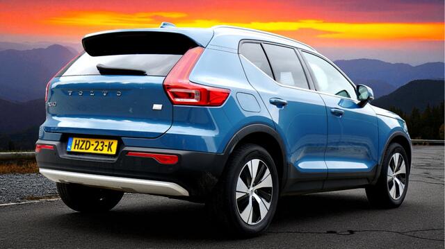 Volvo XC40 1.5 T4 Plug-in Hybrid 155kW/211pk DCT7 Inscription Exp. FACELIFT! CLIMA + ADAPT.CRUISE + BLIS + NAVI SENSUS + LANE ASSIST + SPORTSTOELEN + KEYLESS ENTRY&GO + EL.ACHTERKLEP + CAMERA + PD-GLASS + PARKSENSOREN V&A + 18" LM-VELGEN!!