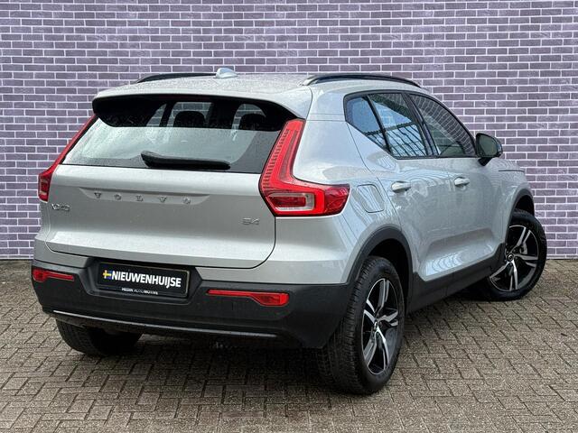 Volvo XC40 2.0 B4 Plus Dark | Trekhaak | Memory | Zitting verlengers | parkeersensoren vóór en achter | camera | Google auto | Full LED | verwarmde voorstoelen en stuurwiel | trekgewicht 2000KG! |