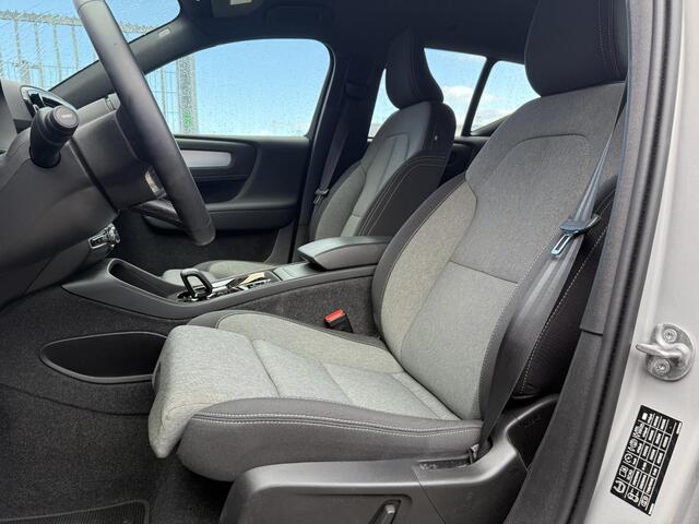 Volvo XC40 2.0 B4 Plus Dark | Trekhaak | Memory | Zitting verlengers | parkeersensoren vóór en achter | camera | Google auto | Full LED | verwarmde voorstoelen en stuurwiel | trekgewicht 2000KG! |